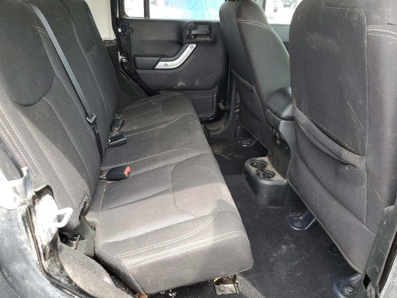 1C4BJWEG3JL840465 2018 Jeep Wrangler Unlimited Sahara