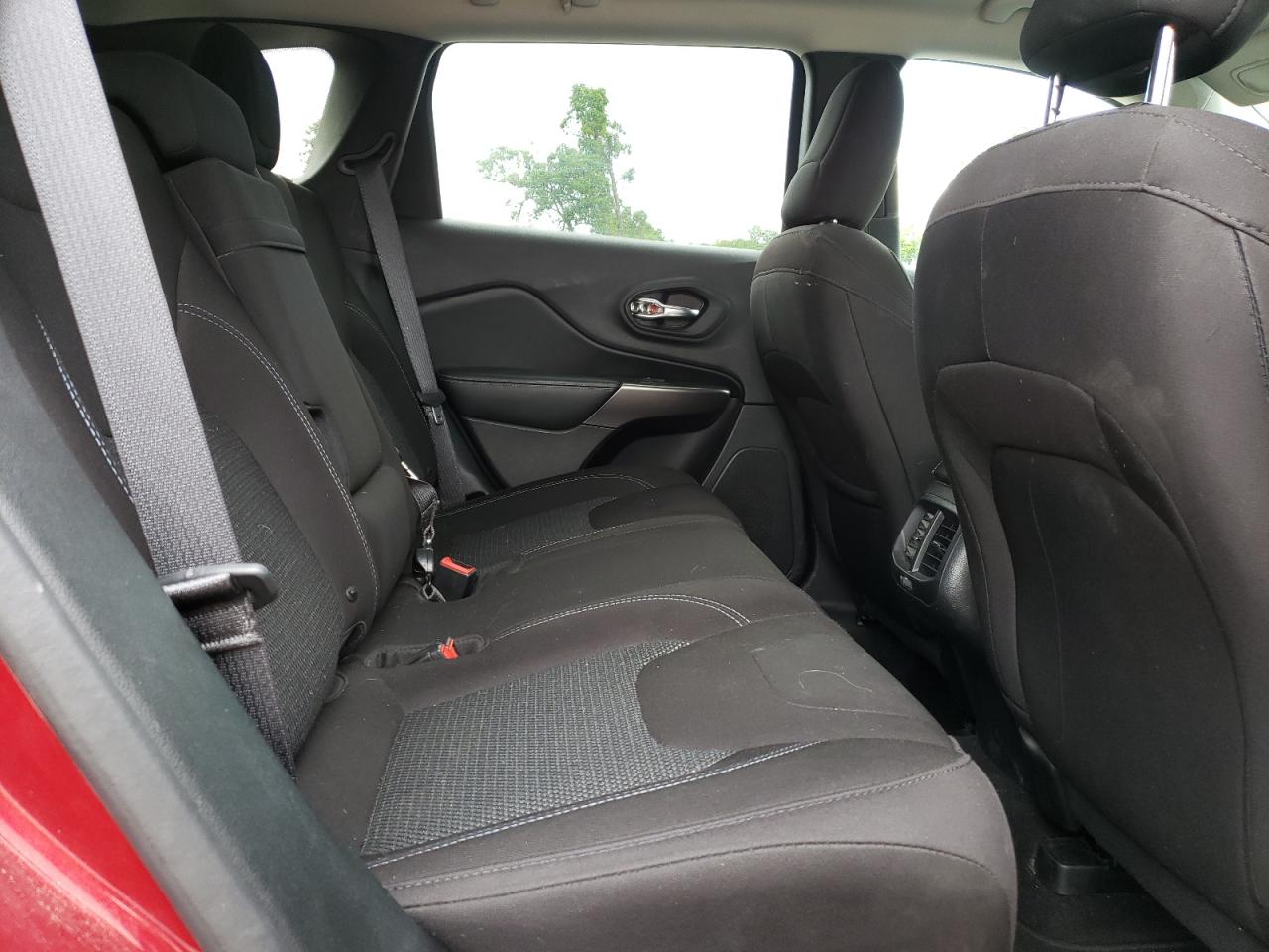 1C4PJMCB7KD346686 2019 Jeep Cherokee Latitude