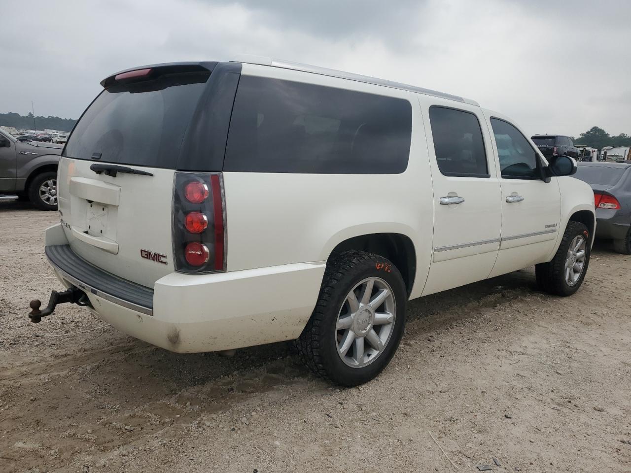 1GKS1MEF1BR173829 2011 GMC Yukon Xl Denali