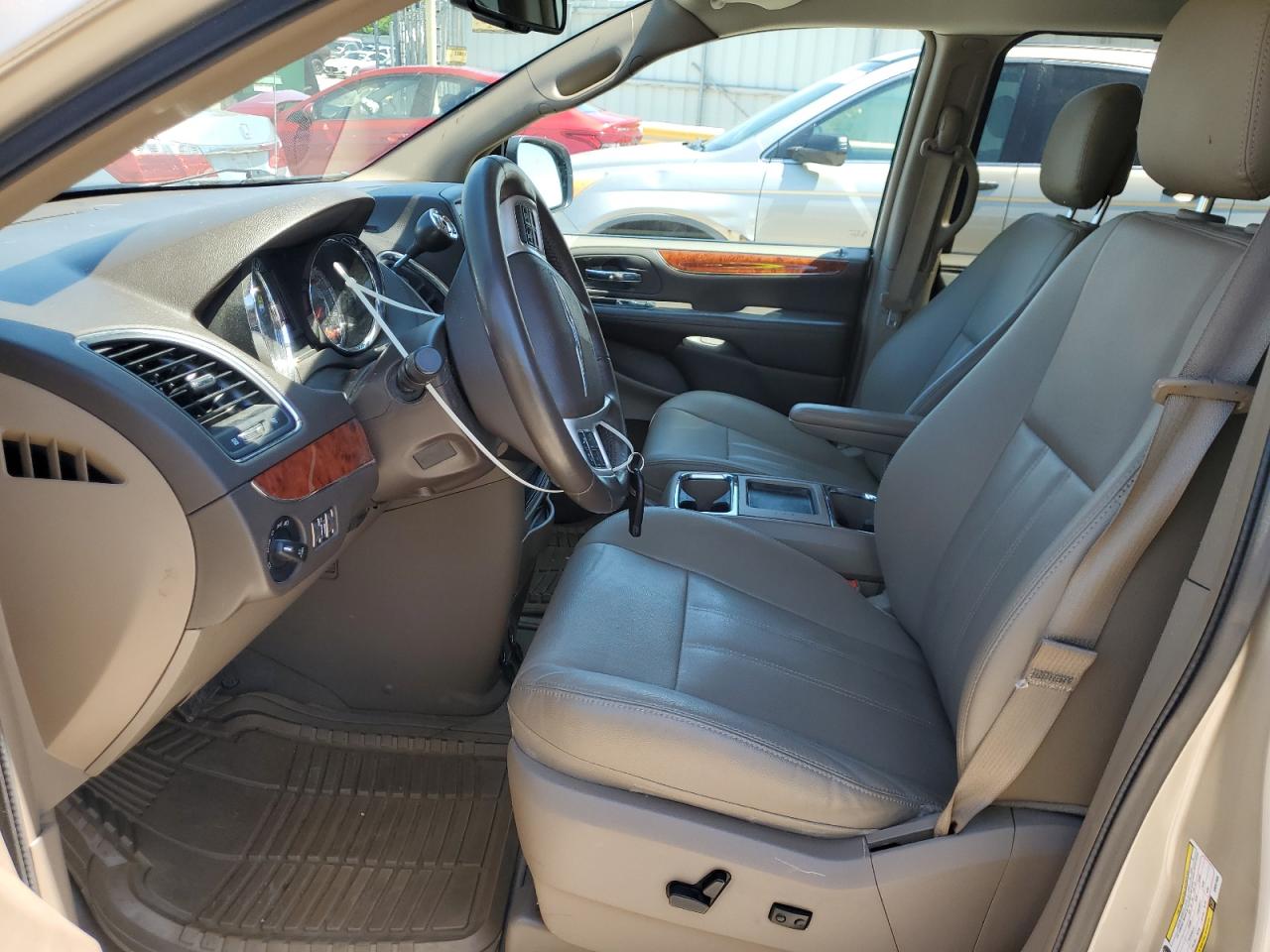 2C4RC1BGXGR261909 2016 Chrysler Town & Country Touring