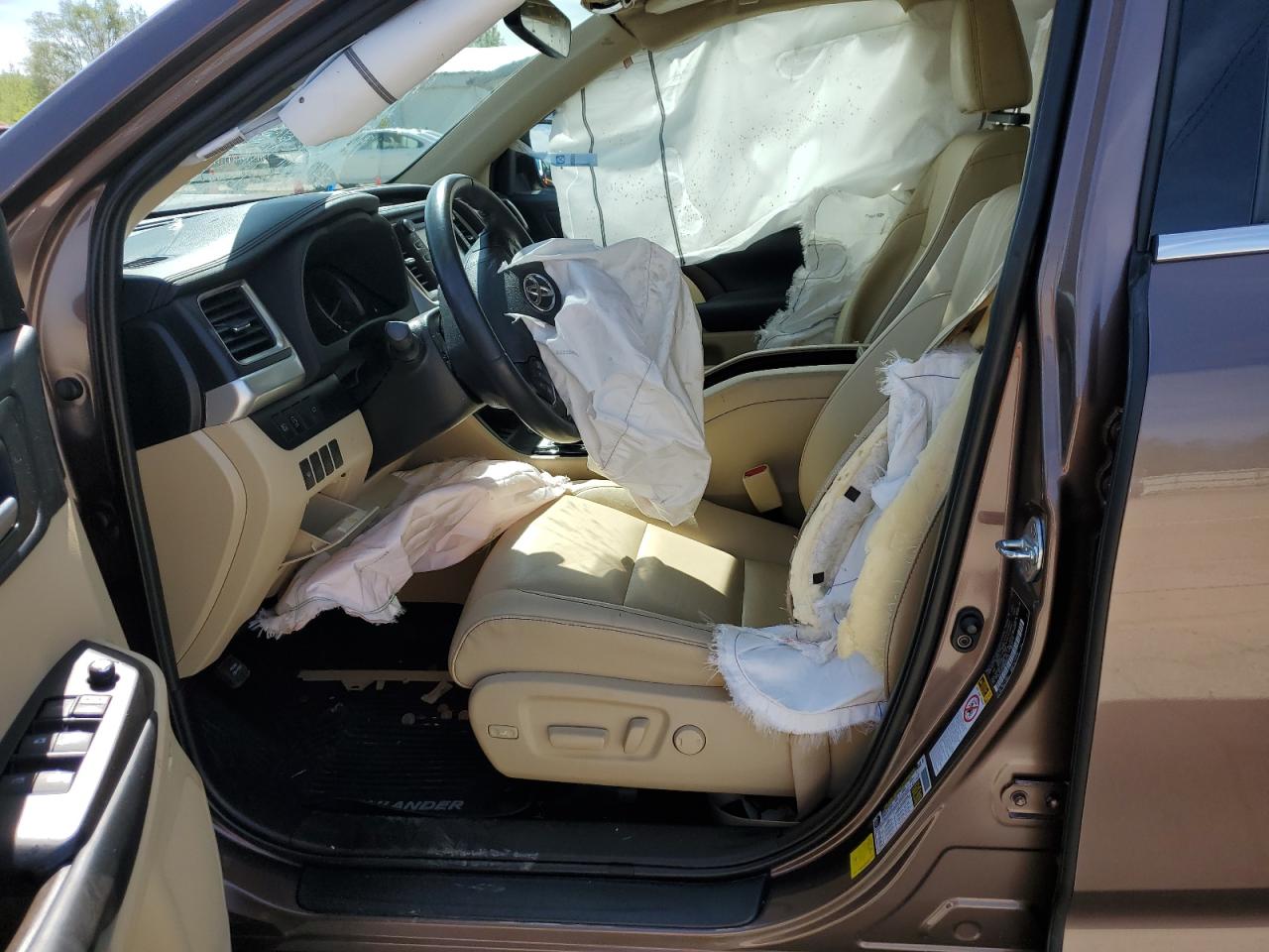 5TDJZRFH6KS939374 2019 Toyota Highlander Se