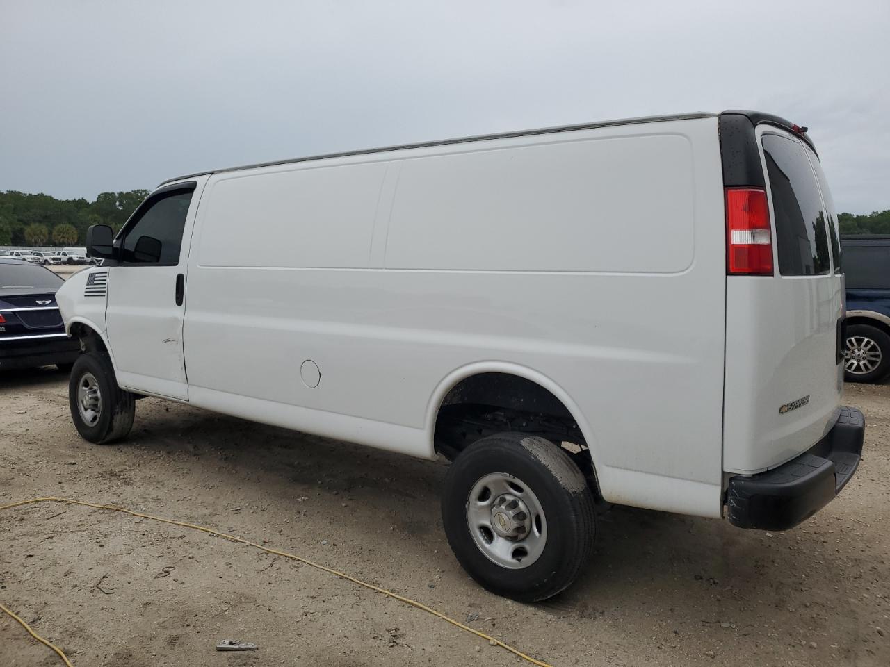 1GCWGBF72M1166607 2021 Chevrolet Express G2500