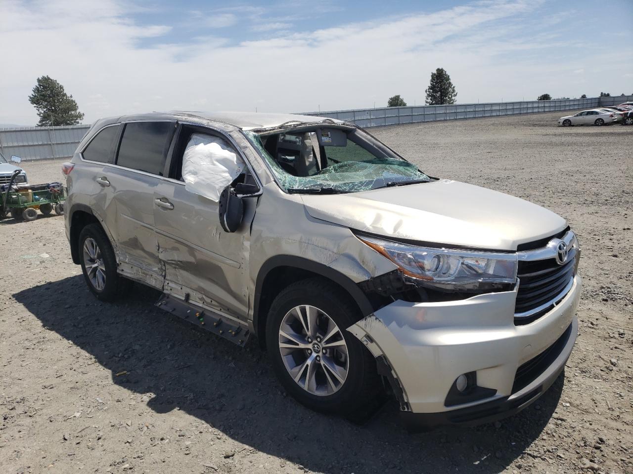 5TDBKRFH1GS281401 2016 Toyota Highlander Le