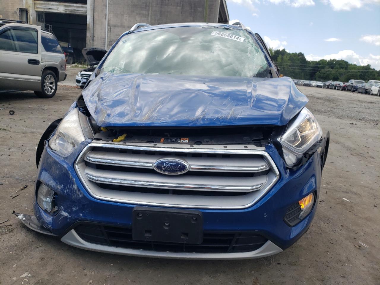 1FMCU9JD2HUC07772 2017 Ford Escape Titanium