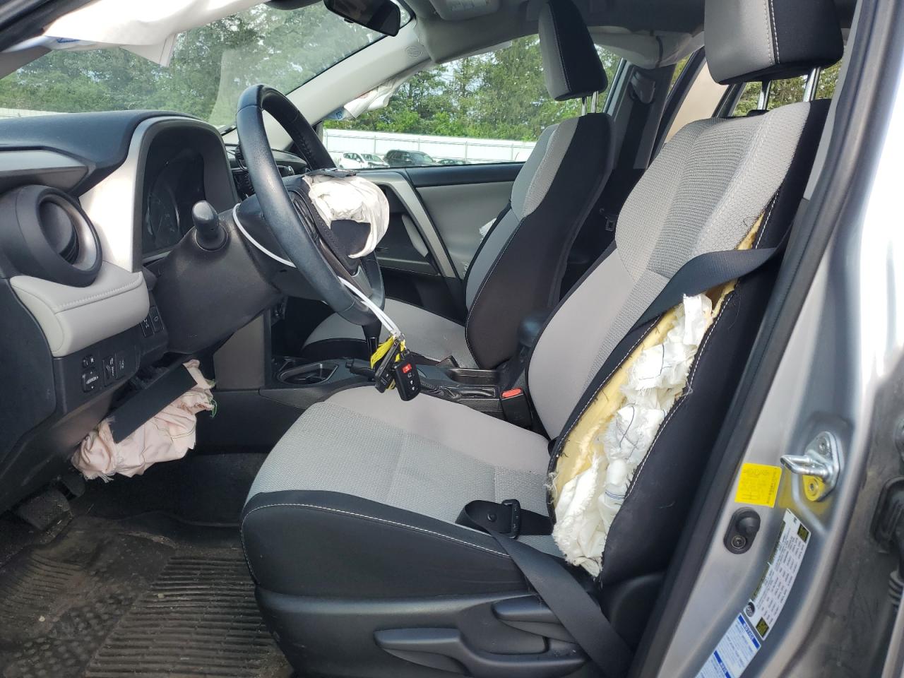 2T3RFREV4HW613907 2017 Toyota Rav4 Xle