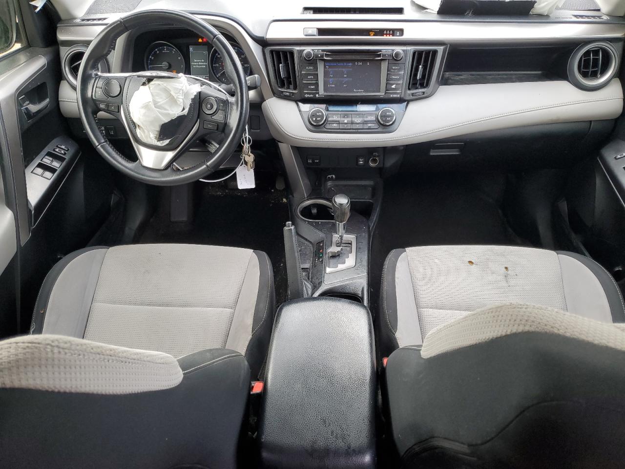 JTMRFREV9HJ107018 2017 Toyota Rav4 Xle