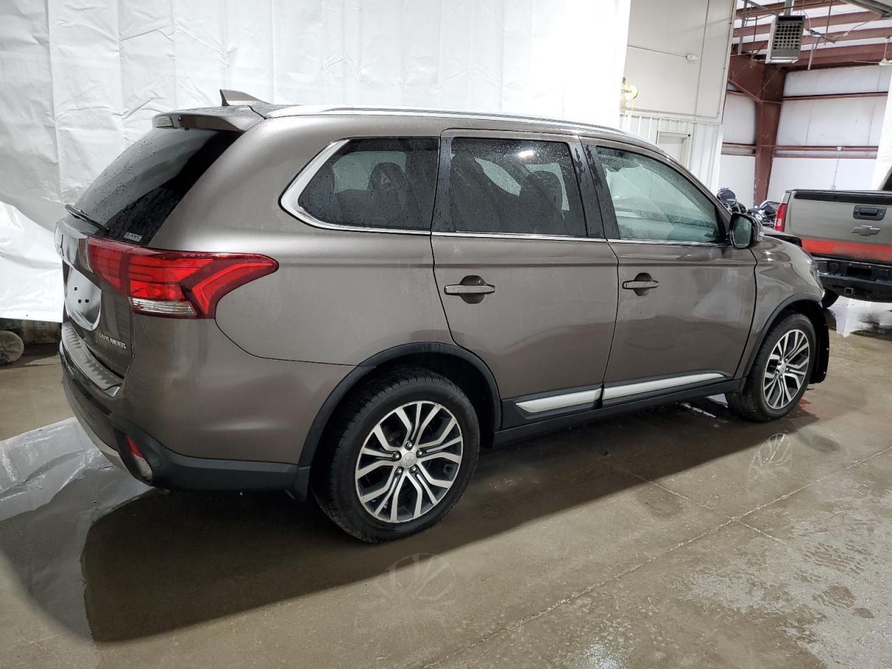 JA4AZ3A31JZ001508 2018 Mitsubishi Outlander Se