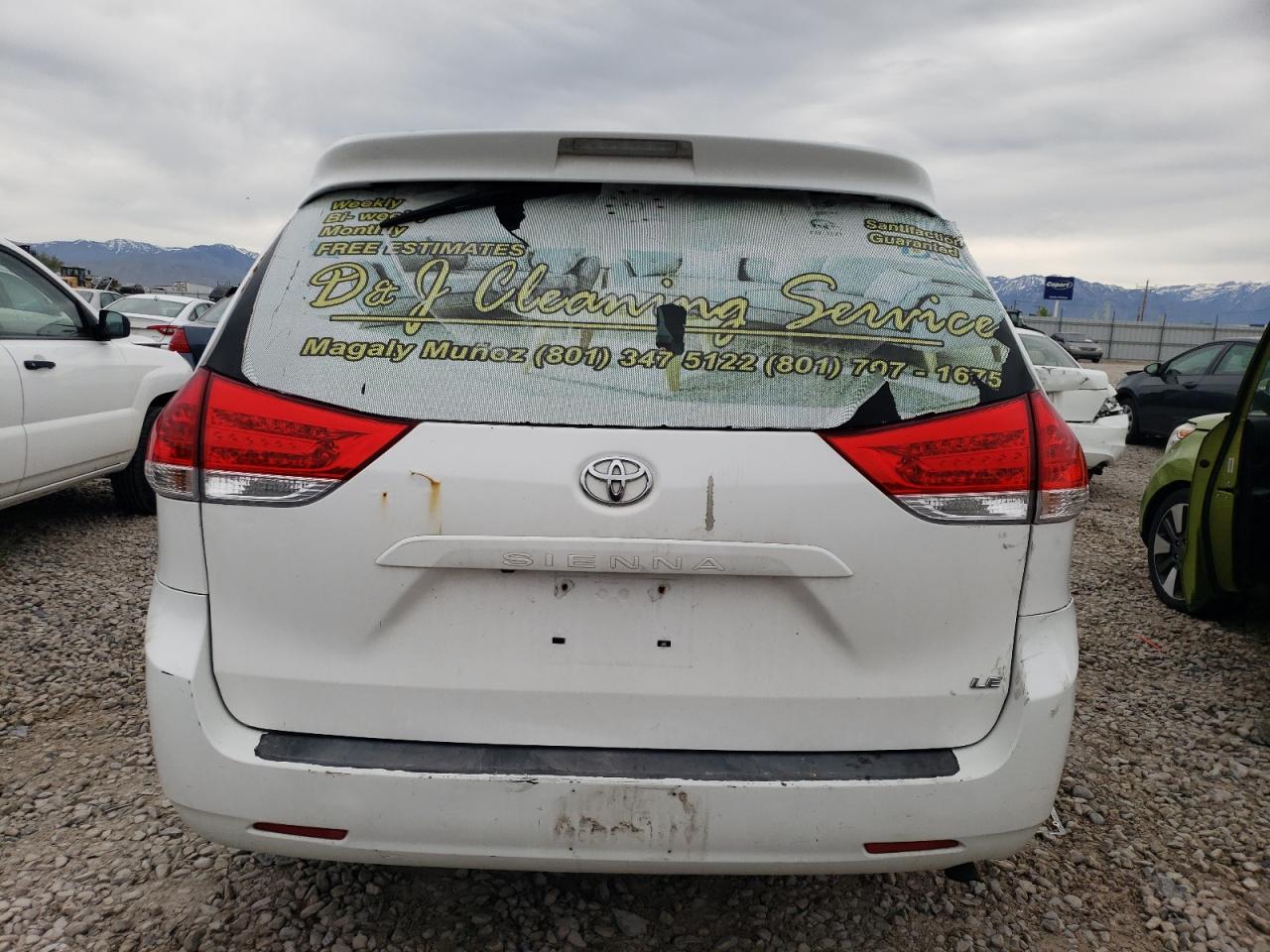 5TDKA3DCXBS008893 2011 Toyota Sienna Base