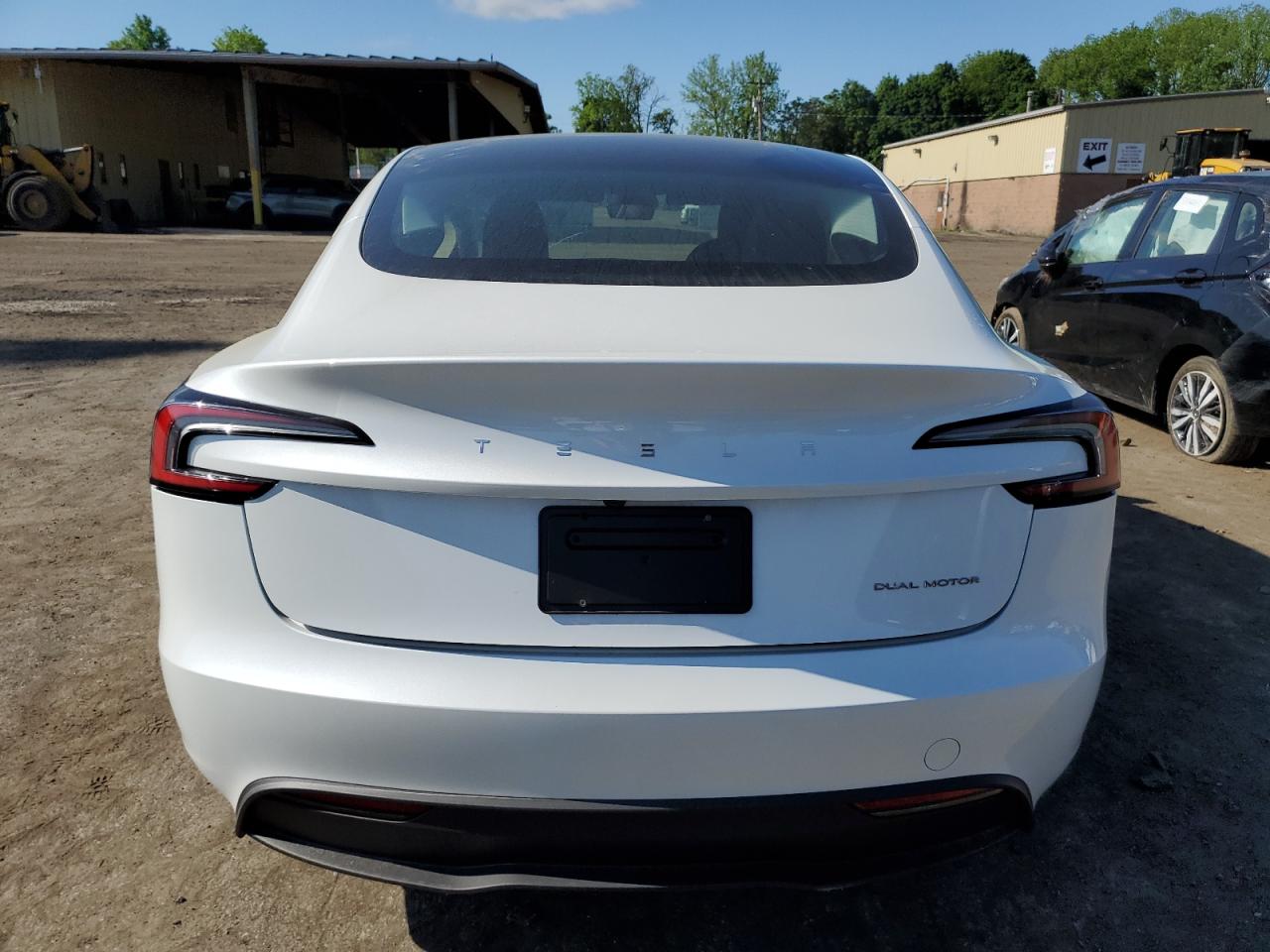 5YJ3E1EB9RF733953 2024 Tesla Model 3