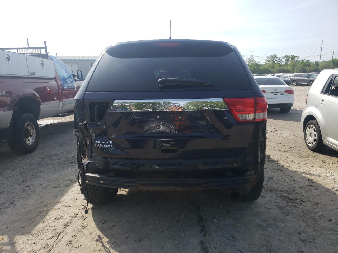 1J4RR4GG7BC669370 2011 Jeep Grand Cherokee Laredo