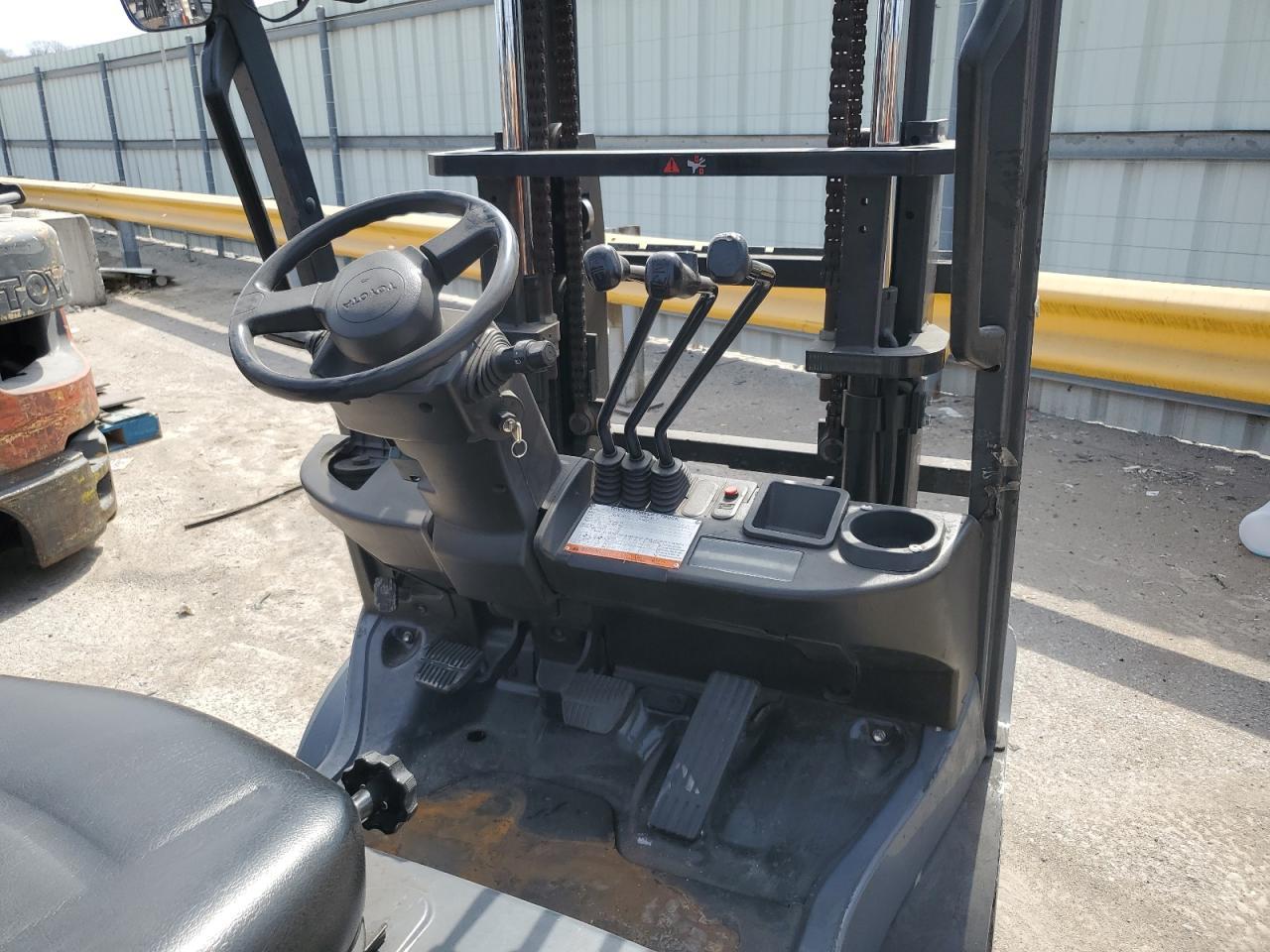 67905 2015 Toyota Forklift