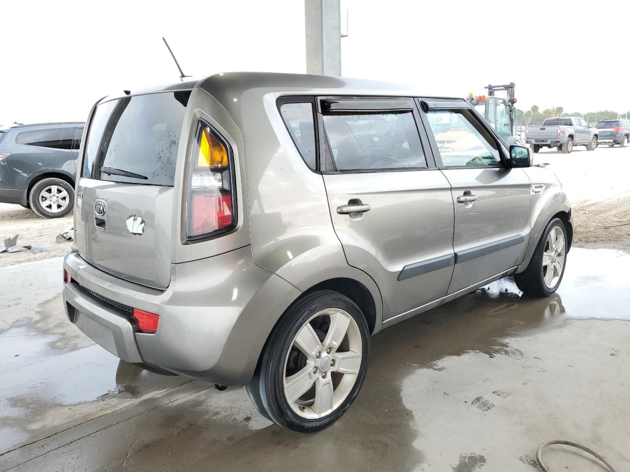 KNDJT2A24B7255140 2011 Kia Soul +