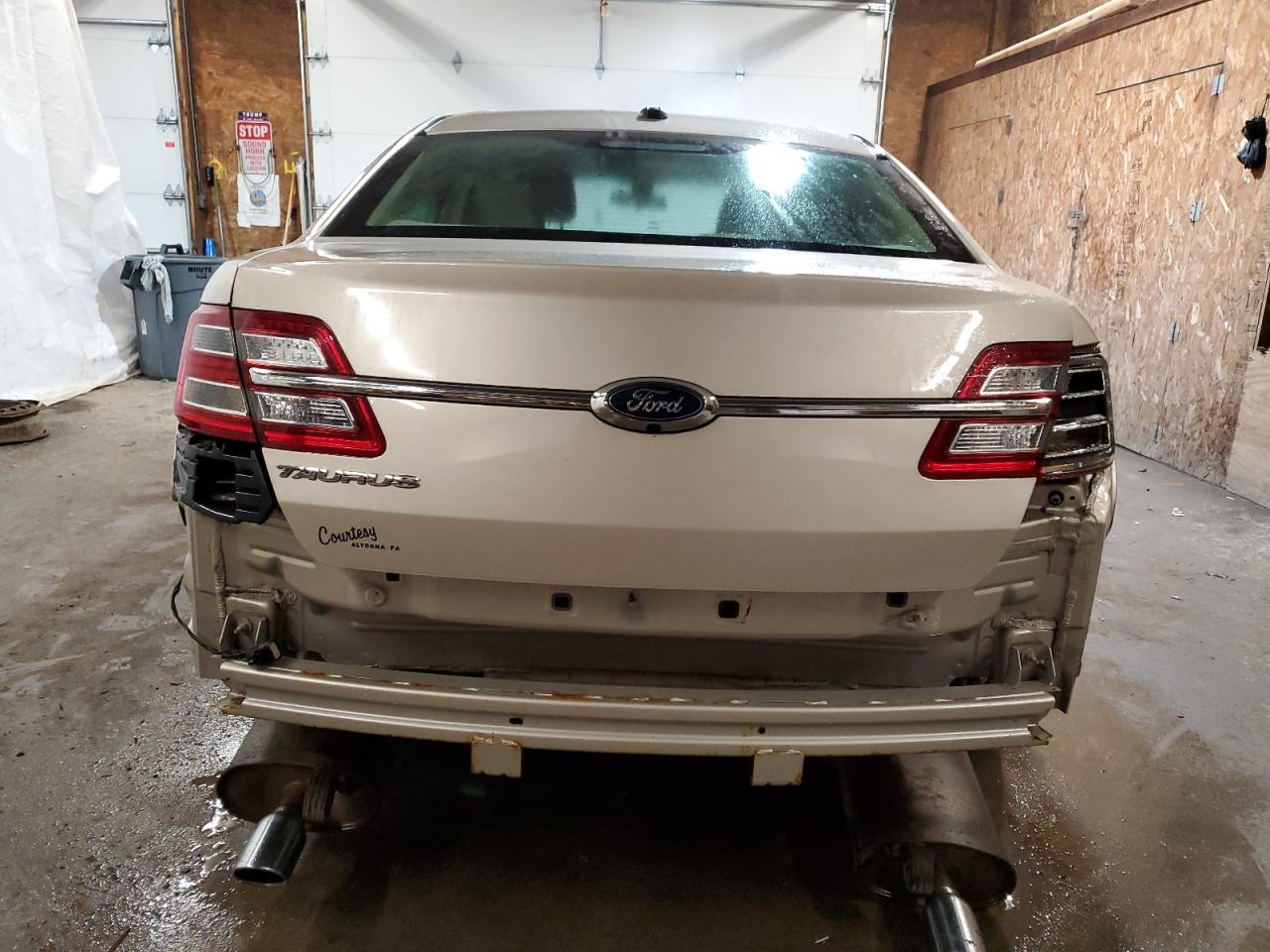 1FAHP2D80JG105369 2018 Ford Taurus Se