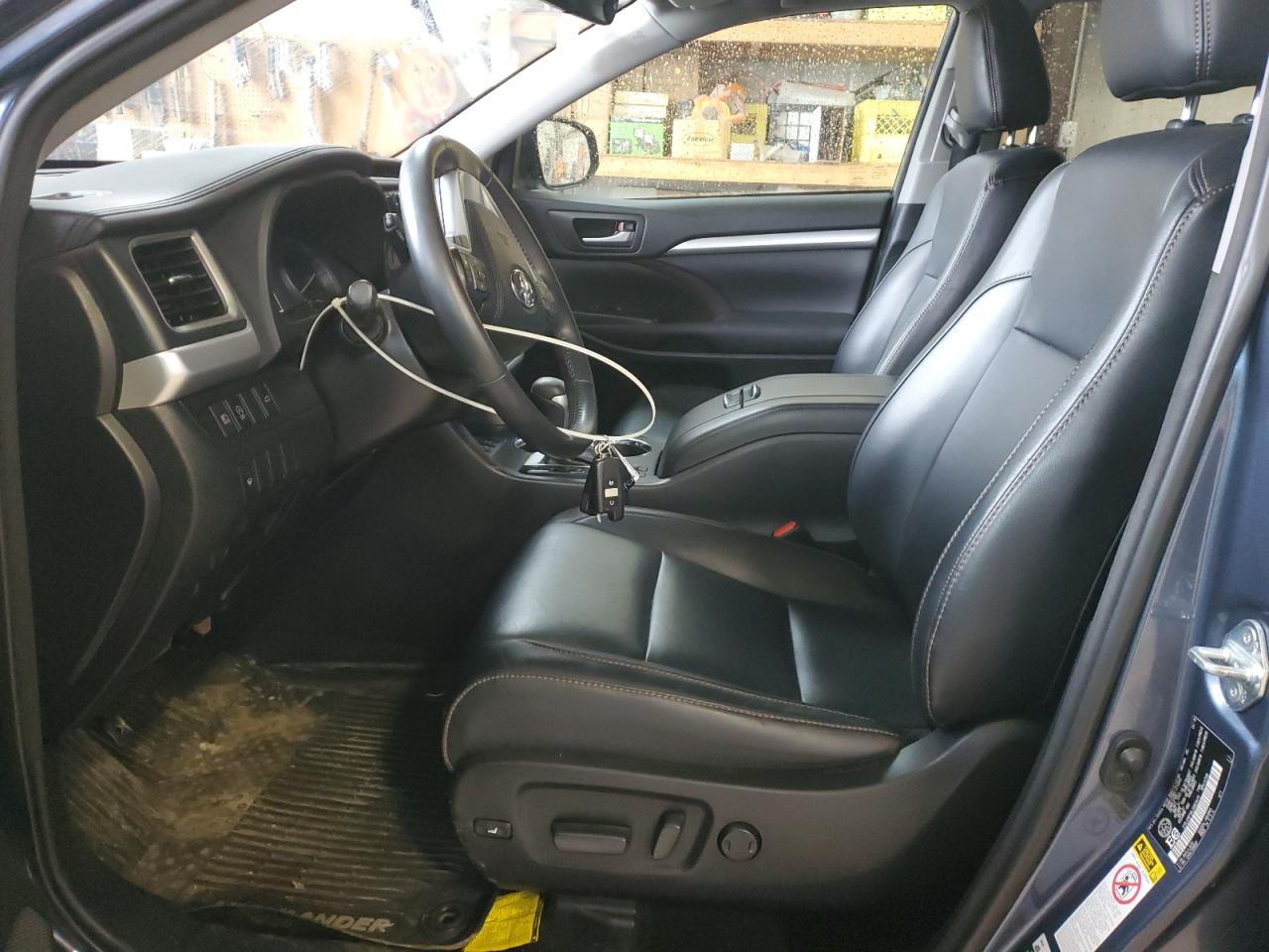 5TDJZRFH6JS863475 2018 Toyota Highlander Se