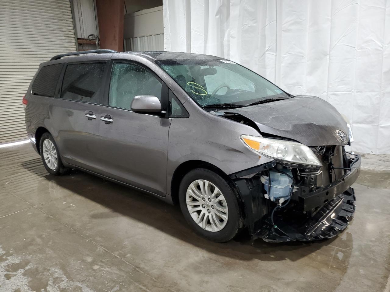 5TDYK3DC1CS211051 2012 Toyota Sienna Xle