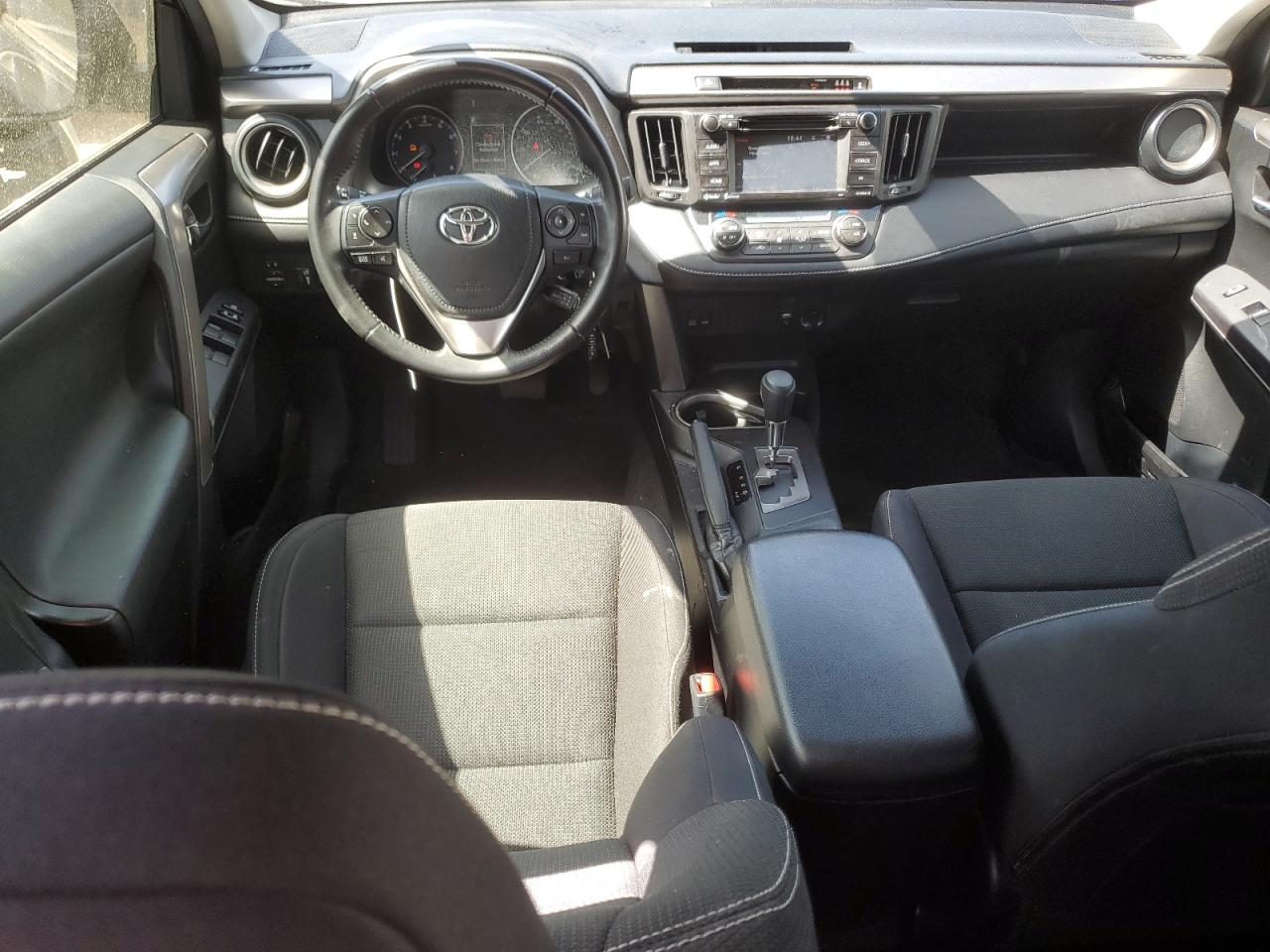 JTMRFREV6HJ155463 2017 Toyota Rav4 Xle