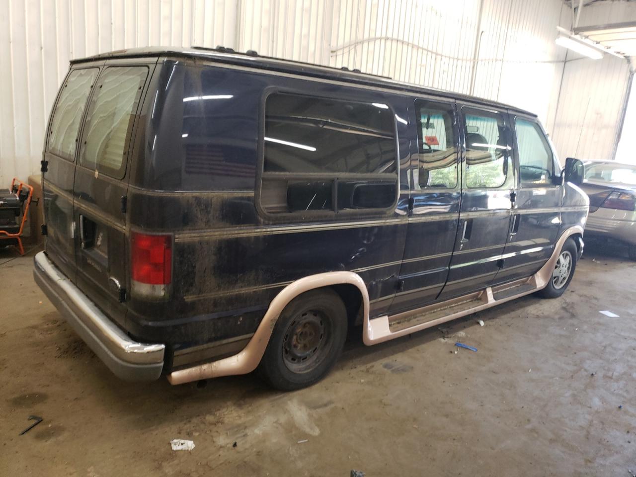 1FDRE1426XHB69389 1999 Ford Econoline E150 Van