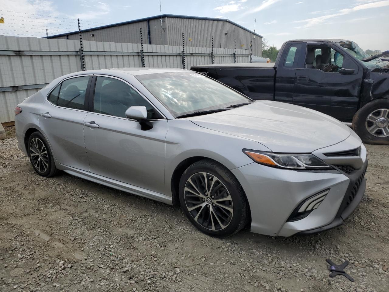 4T1B11HK2JU561338 2018 Toyota Camry L