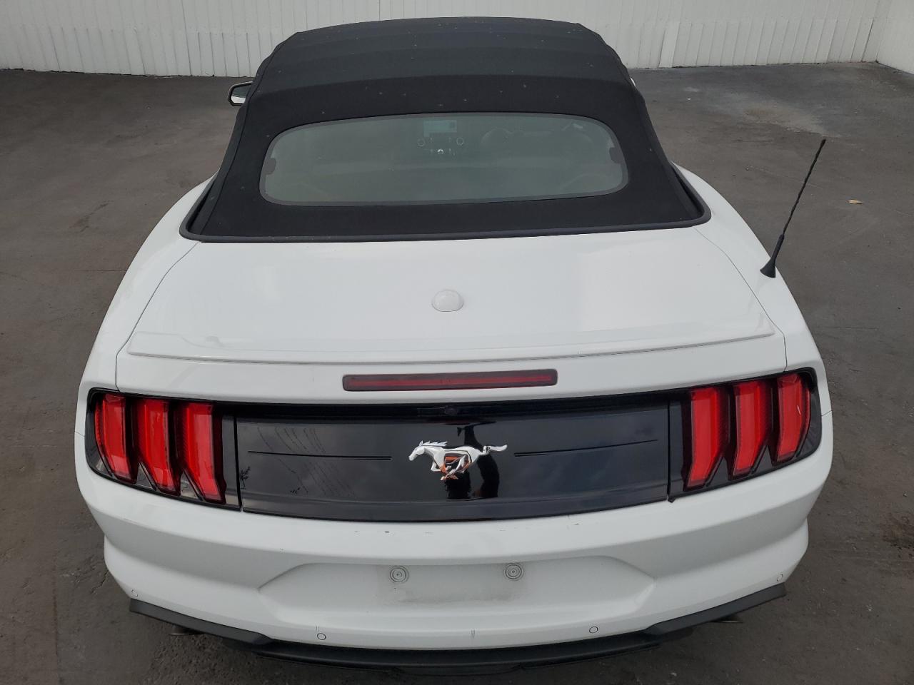 2023 Ford Mustang vin: 1FATP8UH6P5111582