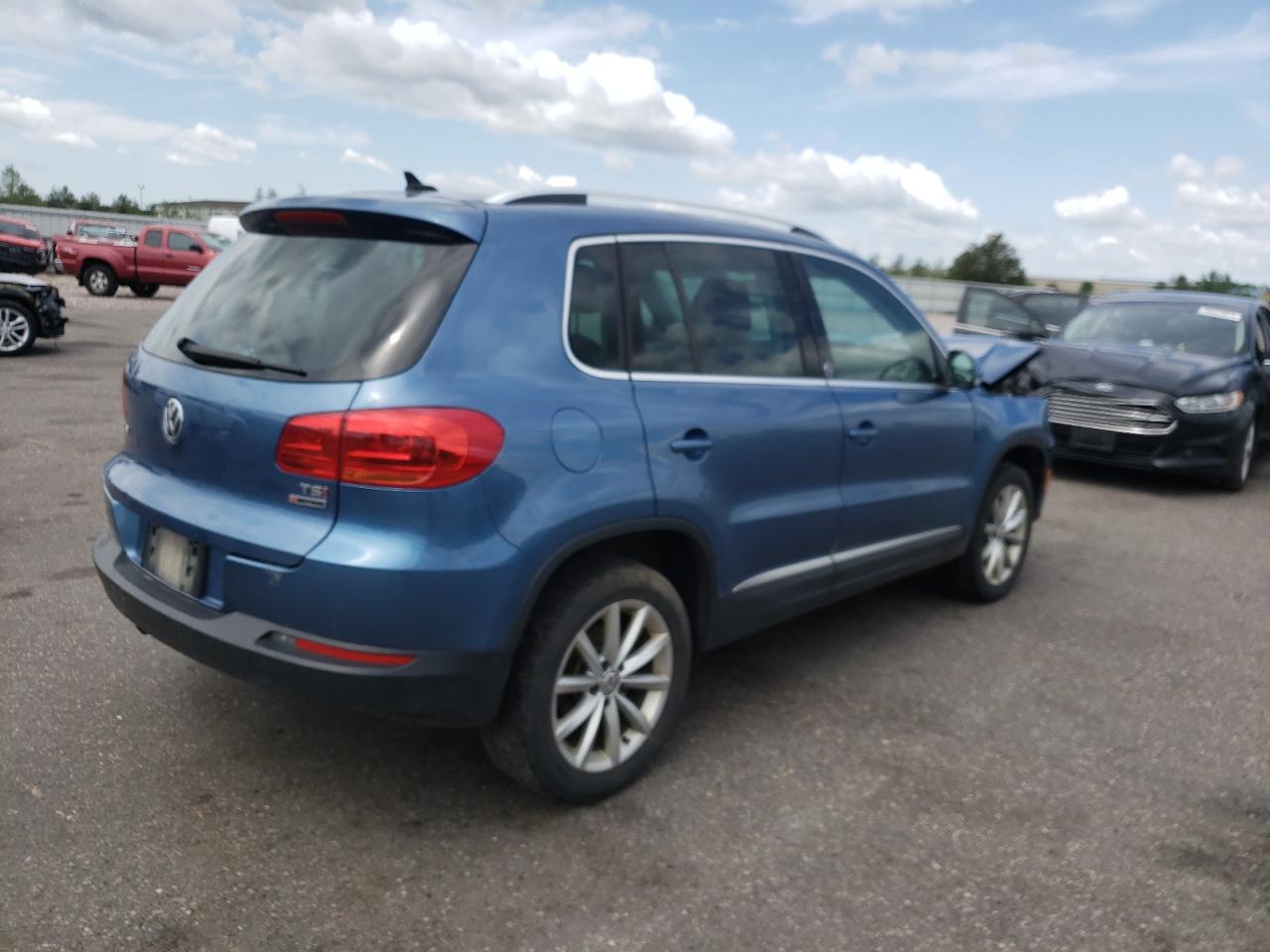 WVGSV7AX6HW513398 2017 Volkswagen Tiguan Wolfsburg