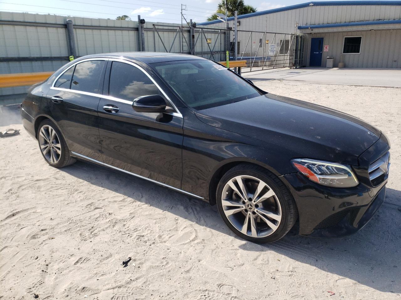 55SWF8DB5KU297093 2019 Mercedes-Benz C 300