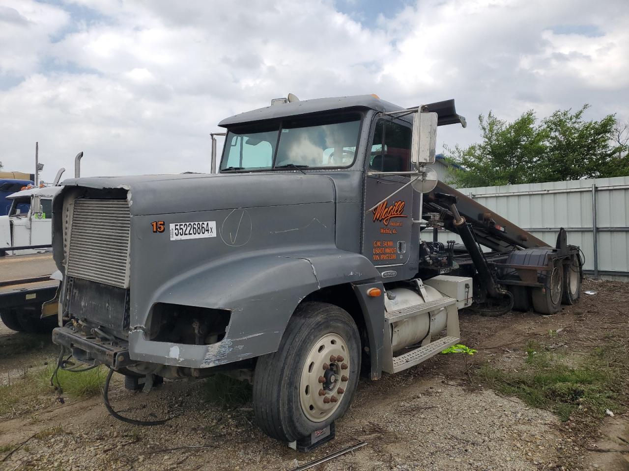 Lot #2558292038 2001 FREIGHTLINER CONVENTION