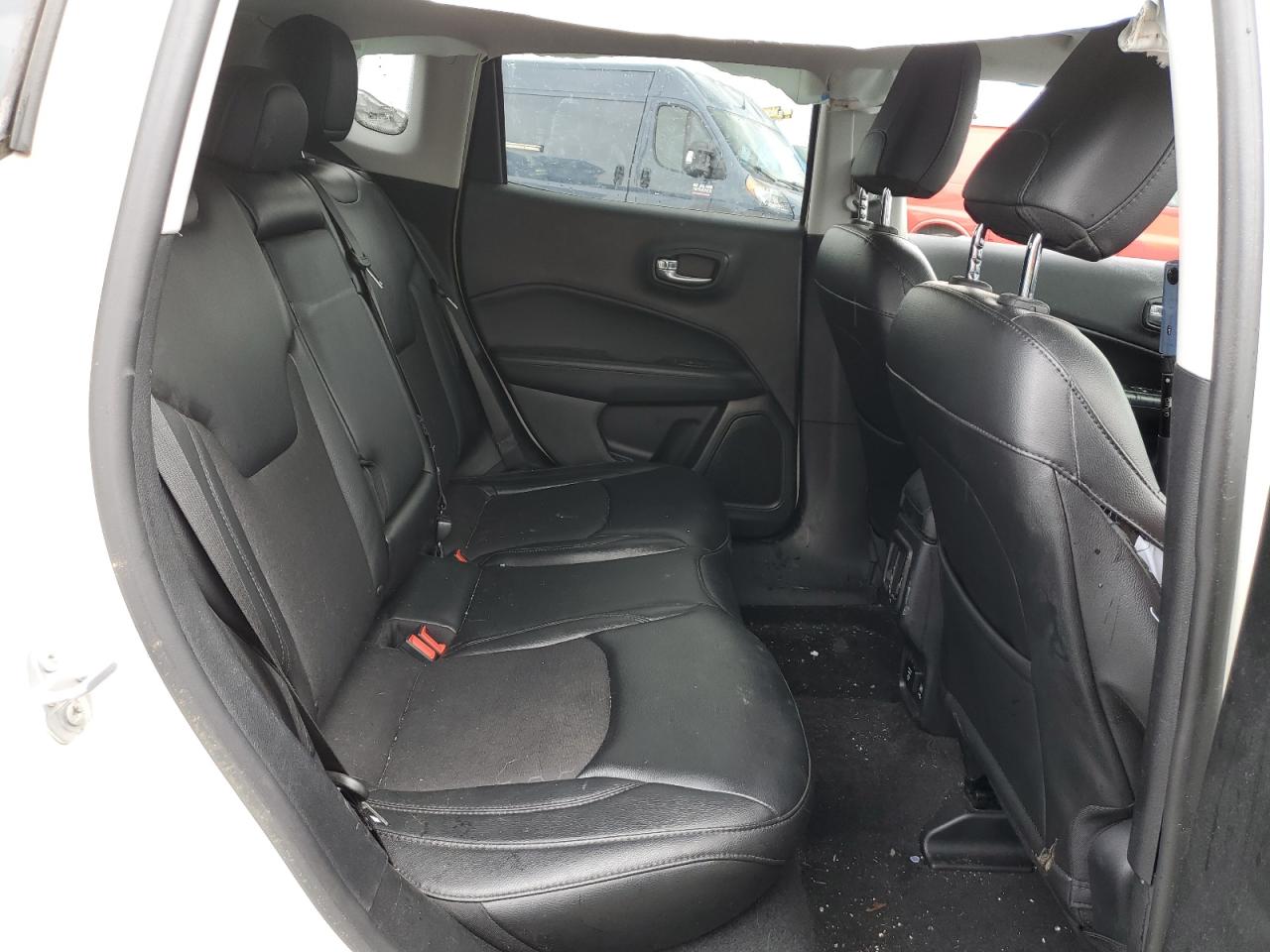 3C4NJDBB8JT480964 2018 Jeep Compass Latitude