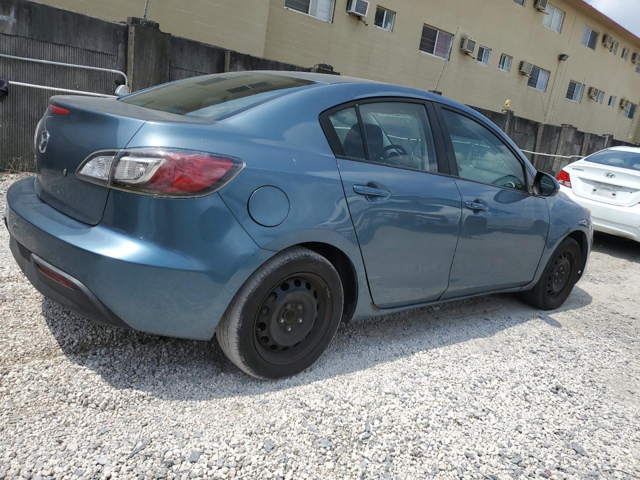 JM1BL1UG2B1415668 2011 Mazda 3 I