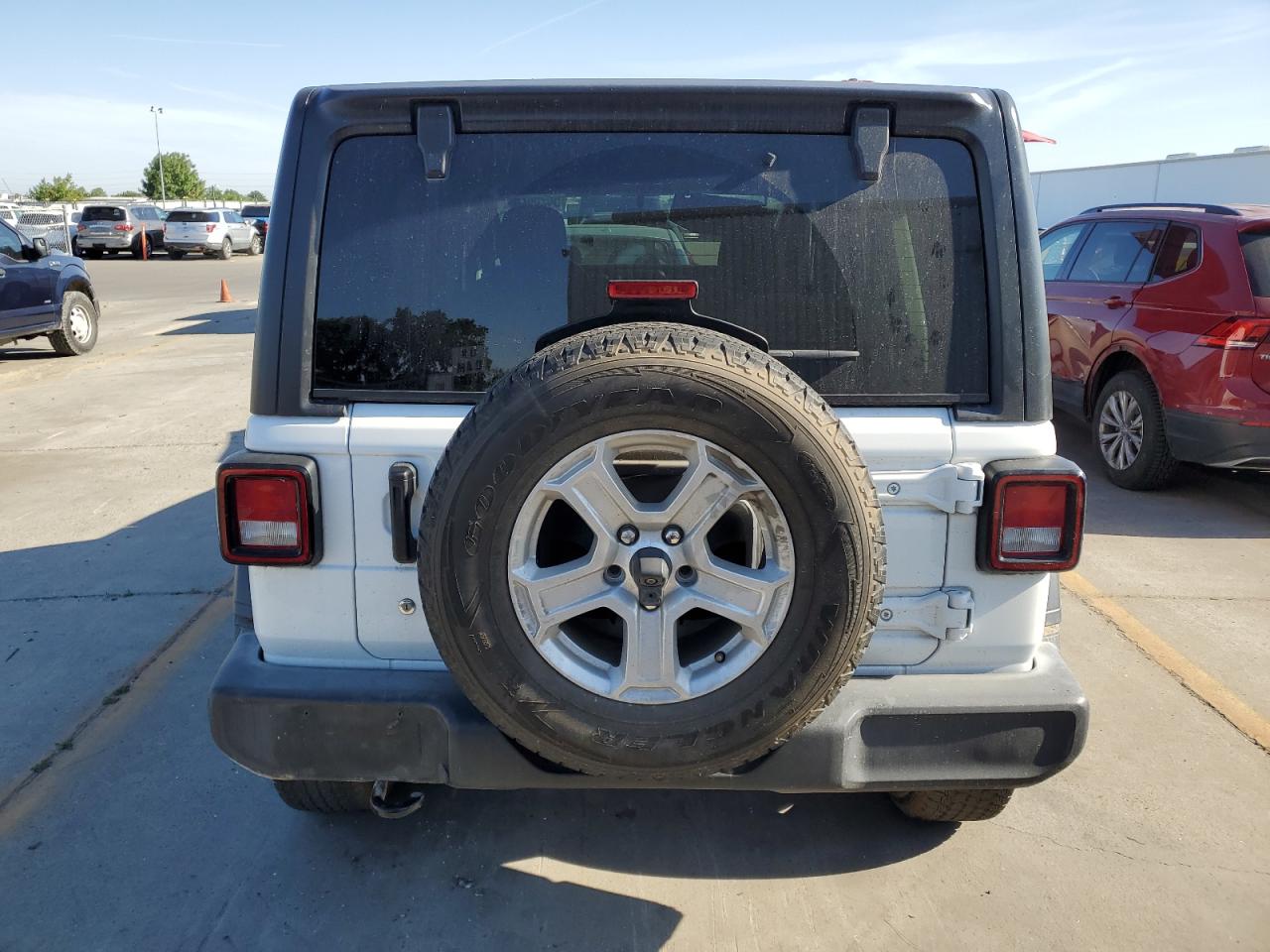 1C4HJXDN3JW199168 2018 Jeep Wrangler Unlimited Sport