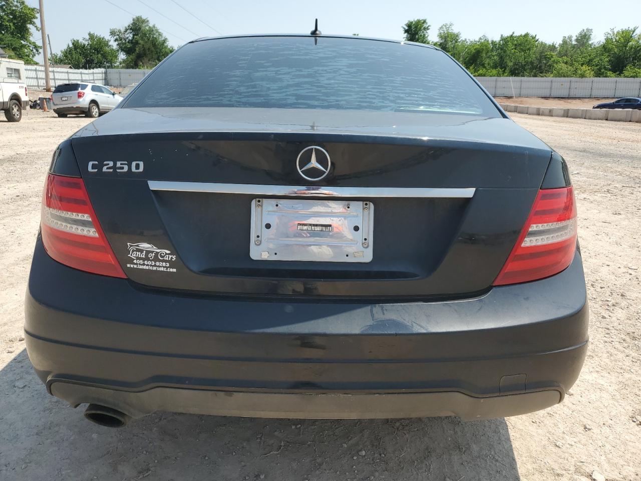 2013 Mercedes-Benz C 250 vin: WDDGF4HB2DA771253