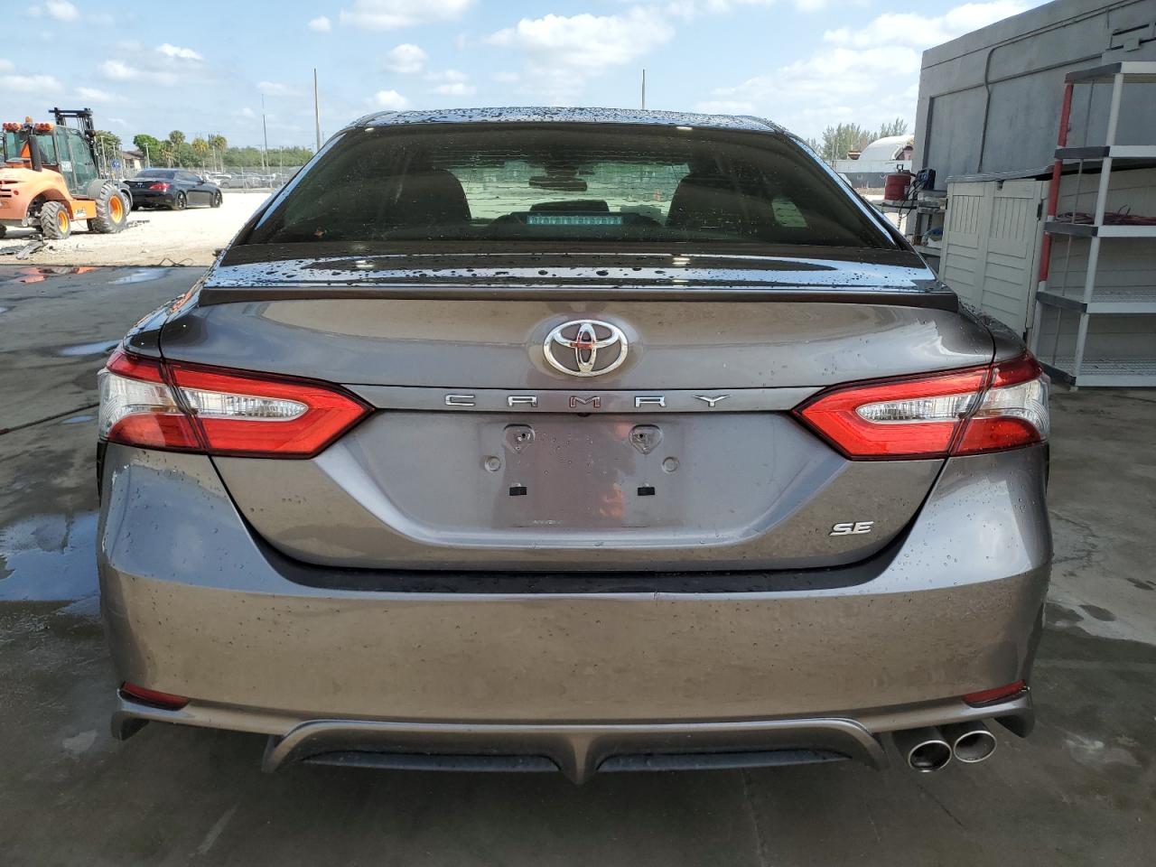 4T1B11HKXJU084318 2018 Toyota Camry L