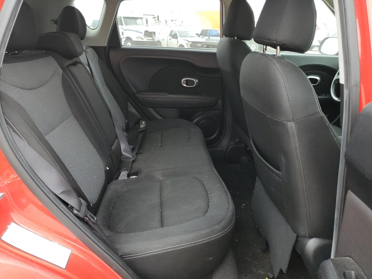 KNDJP3A55J7558690 2018 Kia Soul +