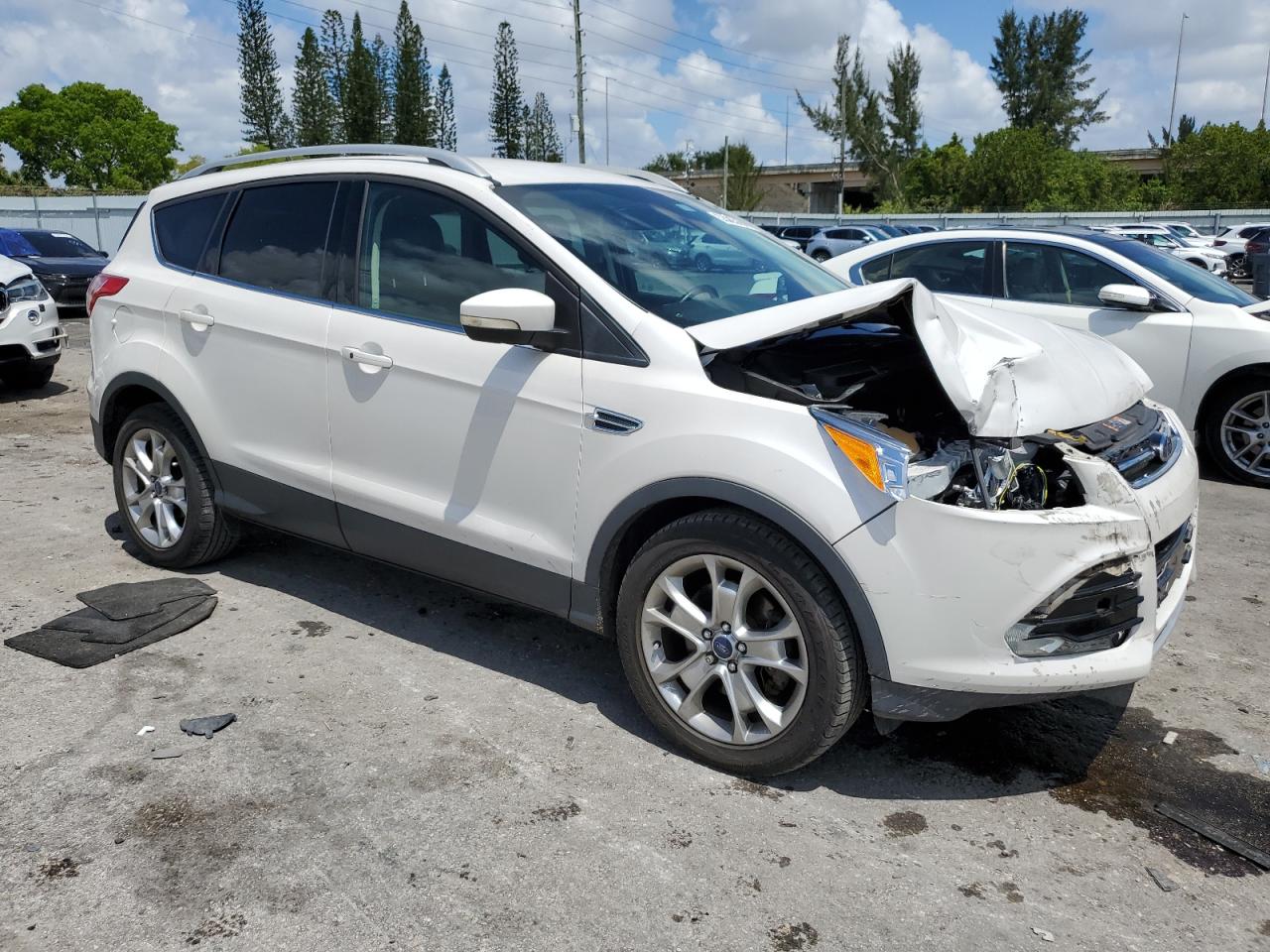 1FMCU0J99FUB24893 2015 Ford Escape Titanium