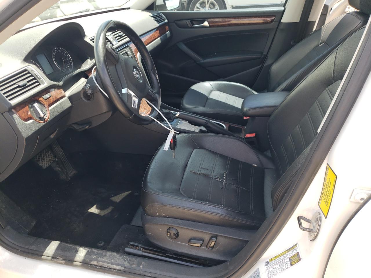 1VWCH7A34DC052370 2013 Volkswagen Passat Sel