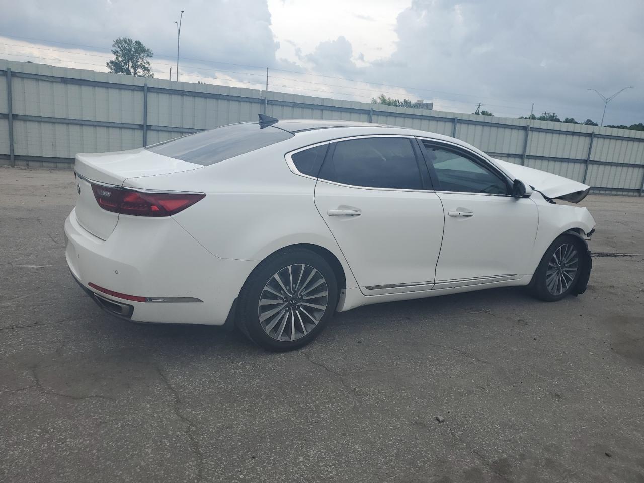 KNALC4J19H5041421 2017 Kia Cadenza Premium