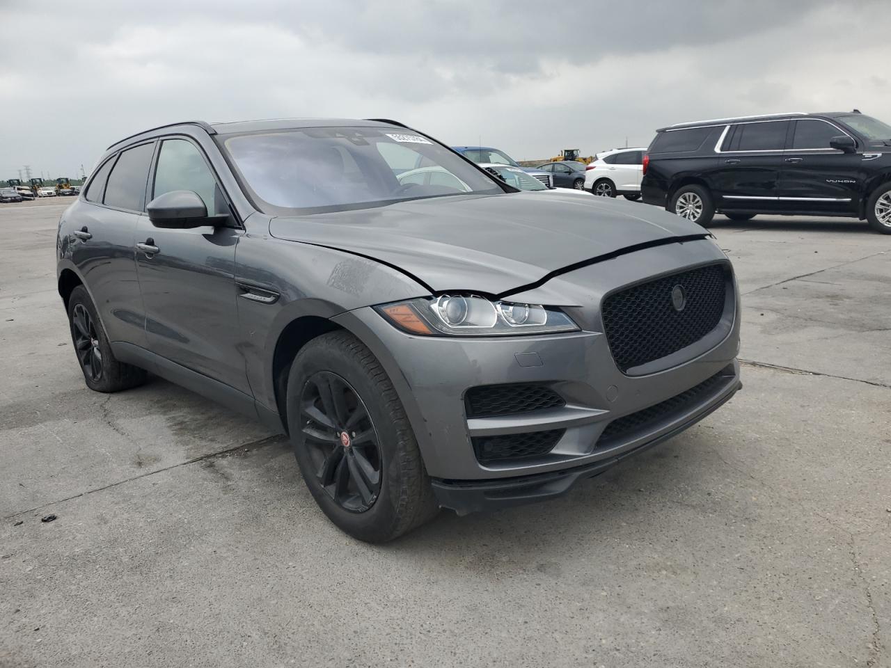 SADCJ2FX9JA281712 2018 Jaguar F-Pace Premium