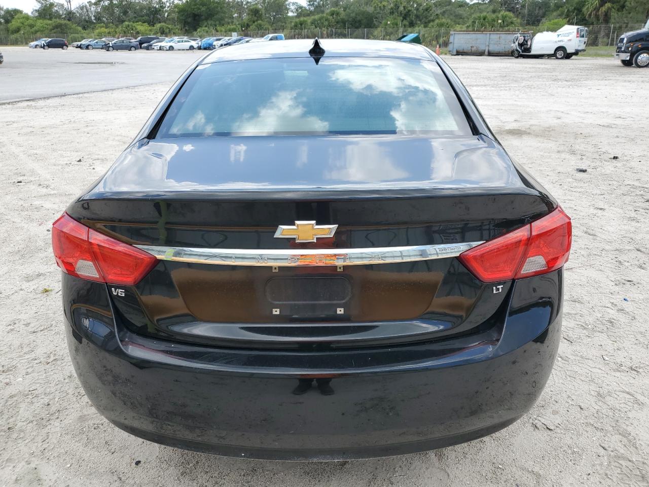 2G1105S37J9121097 2018 Chevrolet Impala Lt