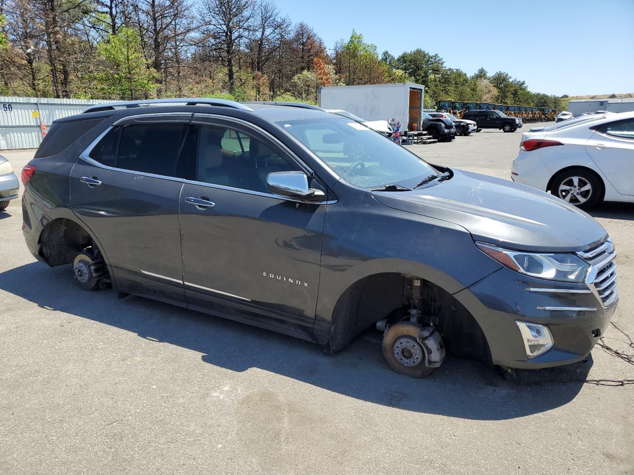 2GNAXVEV0J6101914 2018 Chevrolet Equinox Premier