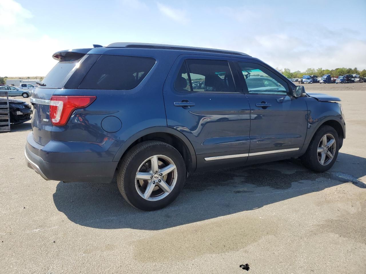 1FM5K8DH2HGD73960 2017 Ford Explorer Xlt