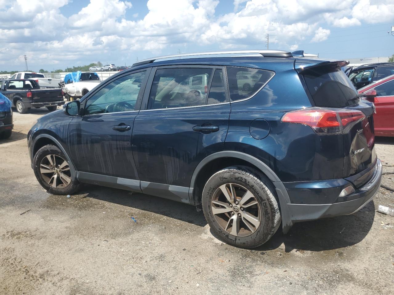 2T3WFREV9HW334455 2017 Toyota Rav4 Xle