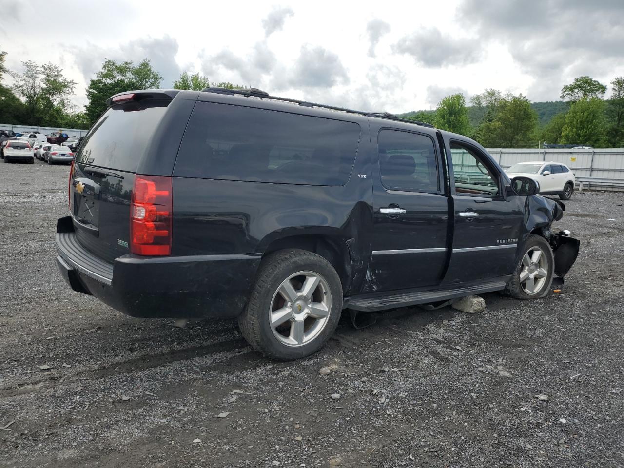 1GNSKKE37BR237706 2011 Chevrolet Suburban K1500 Ltz