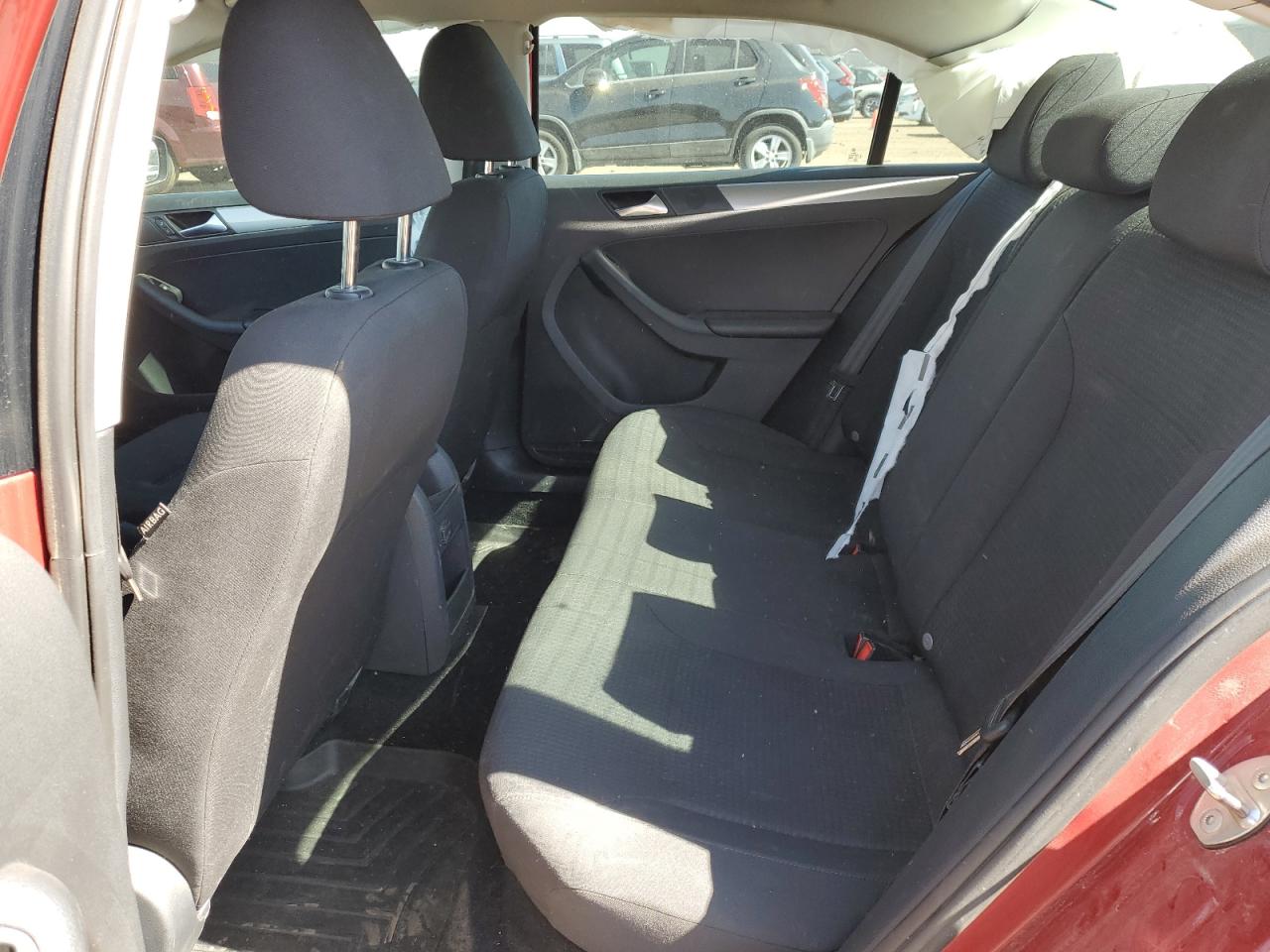 3VWD67AJ7GM380085 2016 Volkswagen Jetta Se