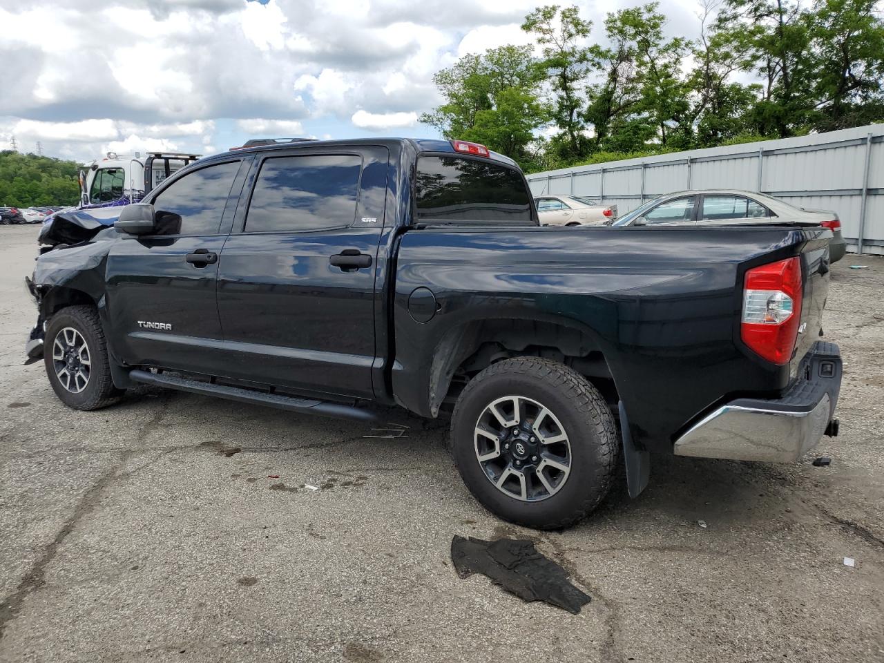 2018 Toyota Tundra Crewmax Sr5 vin: 5TFDM5F11JX075561