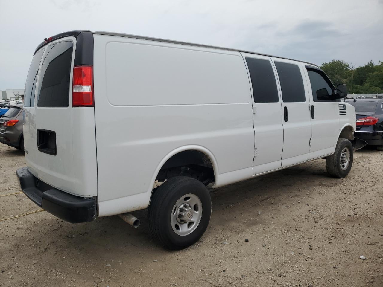 1GCWGBF72M1166607 2021 Chevrolet Express G2500