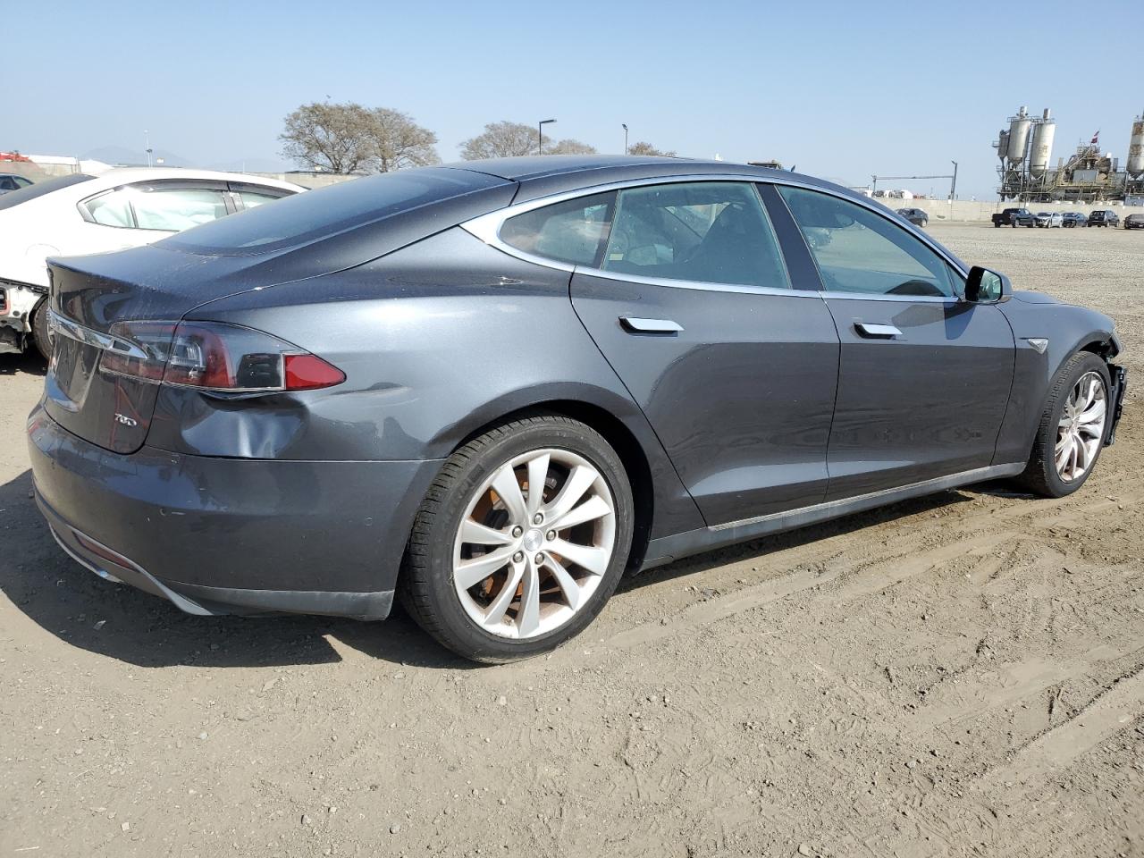 2015 Tesla Model S vin: 5YJSA1E20FF114094