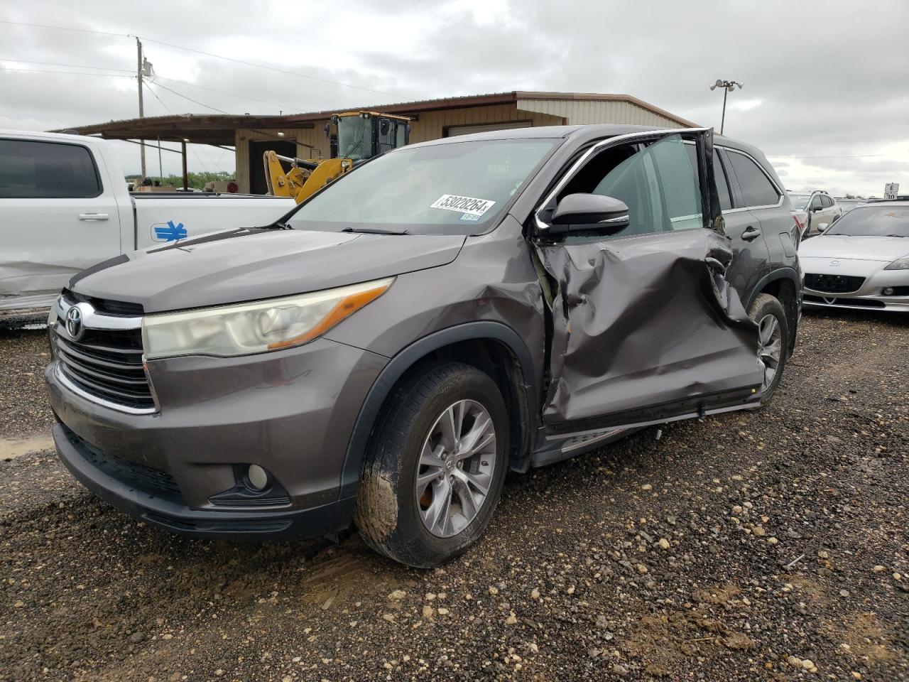 5TDZKRFH9FS117648 2015 Toyota Highlander Le