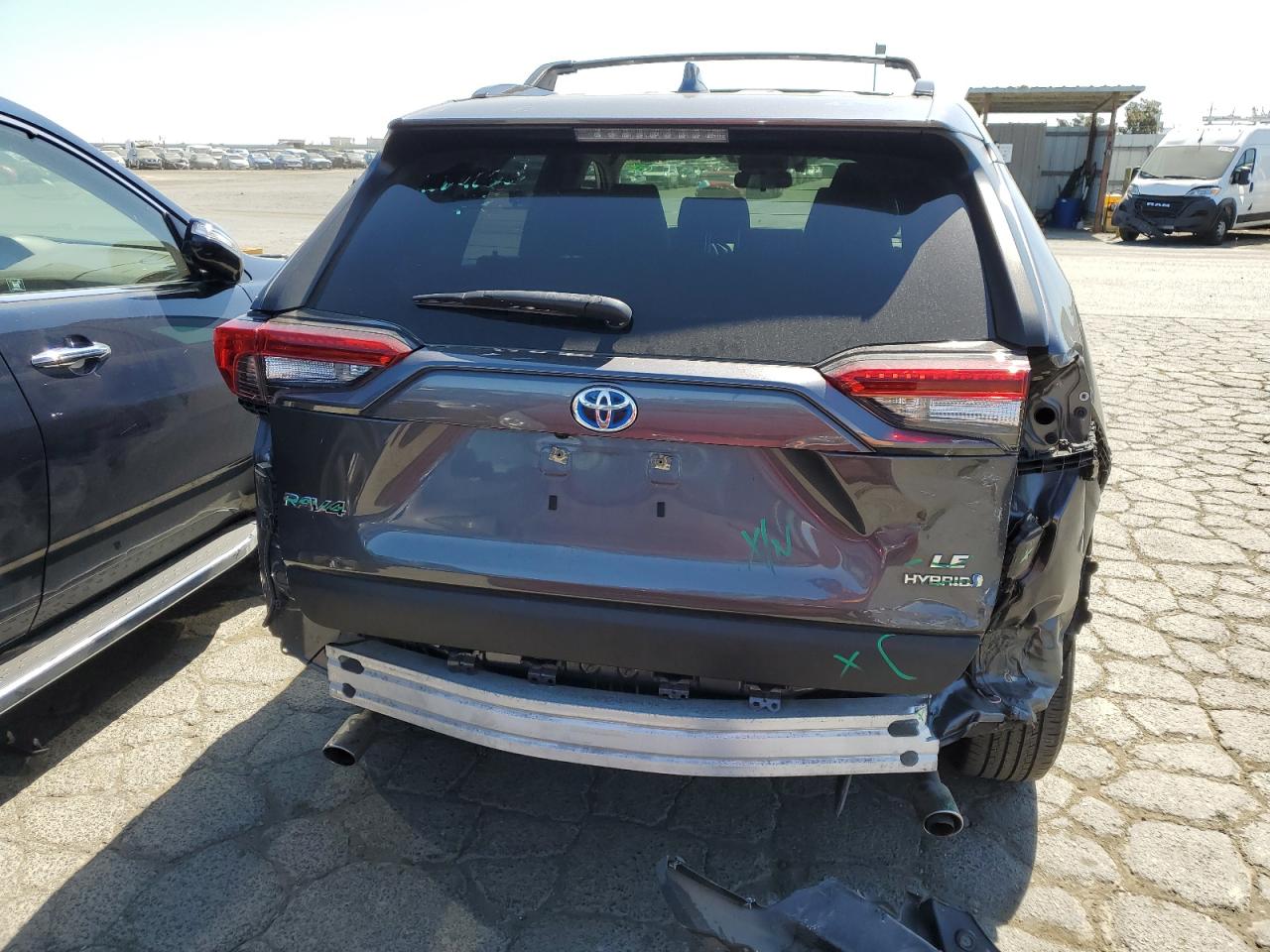 JTMMWRFV8KD030446 2019 Toyota Rav4 Le