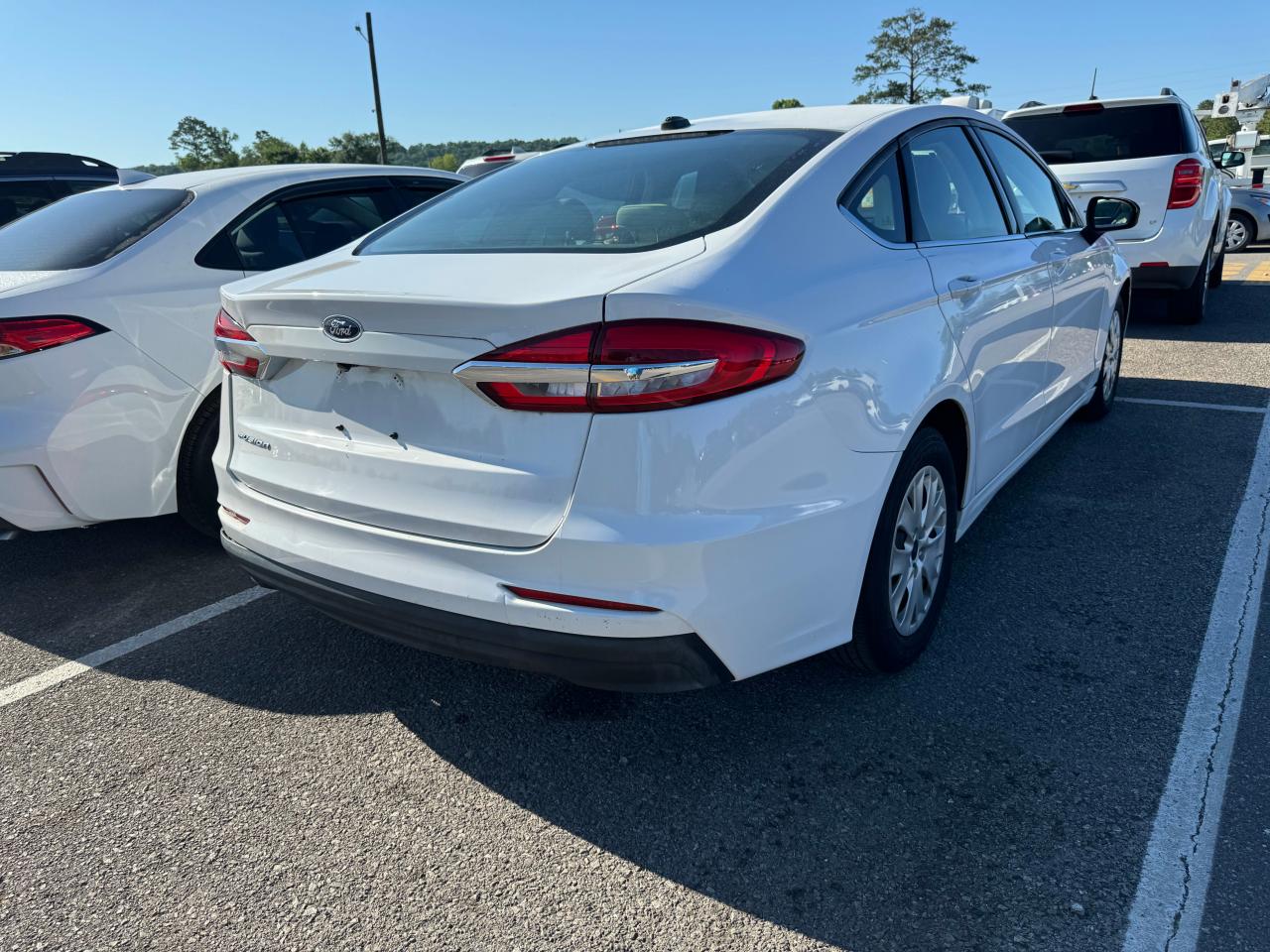 2019 Ford Fusion S vin: 3FA6P0G70KR160073