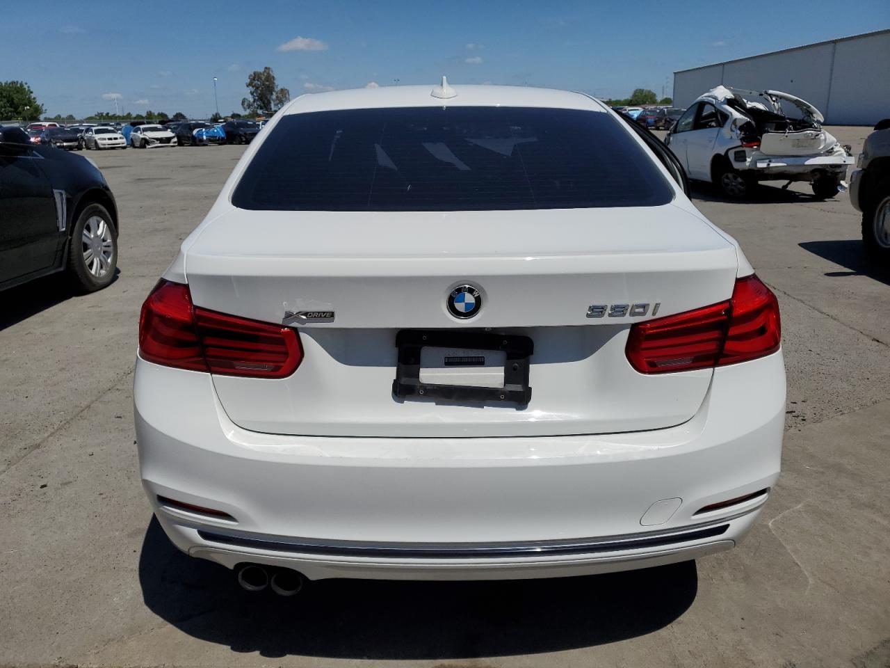 WBA8D9G51JNU72545 2018 BMW 330 Xi