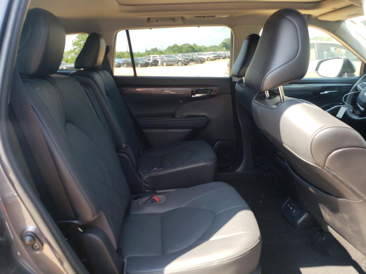 5TDFZRAHXMS084405 2021 Toyota Highlander Platinum